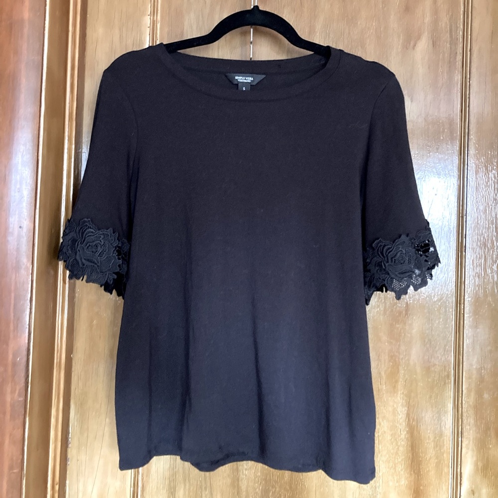 Black lace sleeve Simply Vera top Size Small